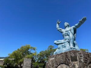 長崎平和公園の平和祈念像
