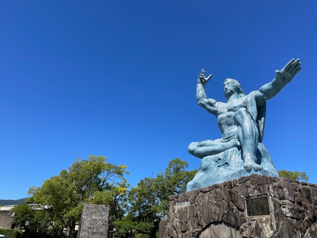 長崎平和公園の平和祈念像