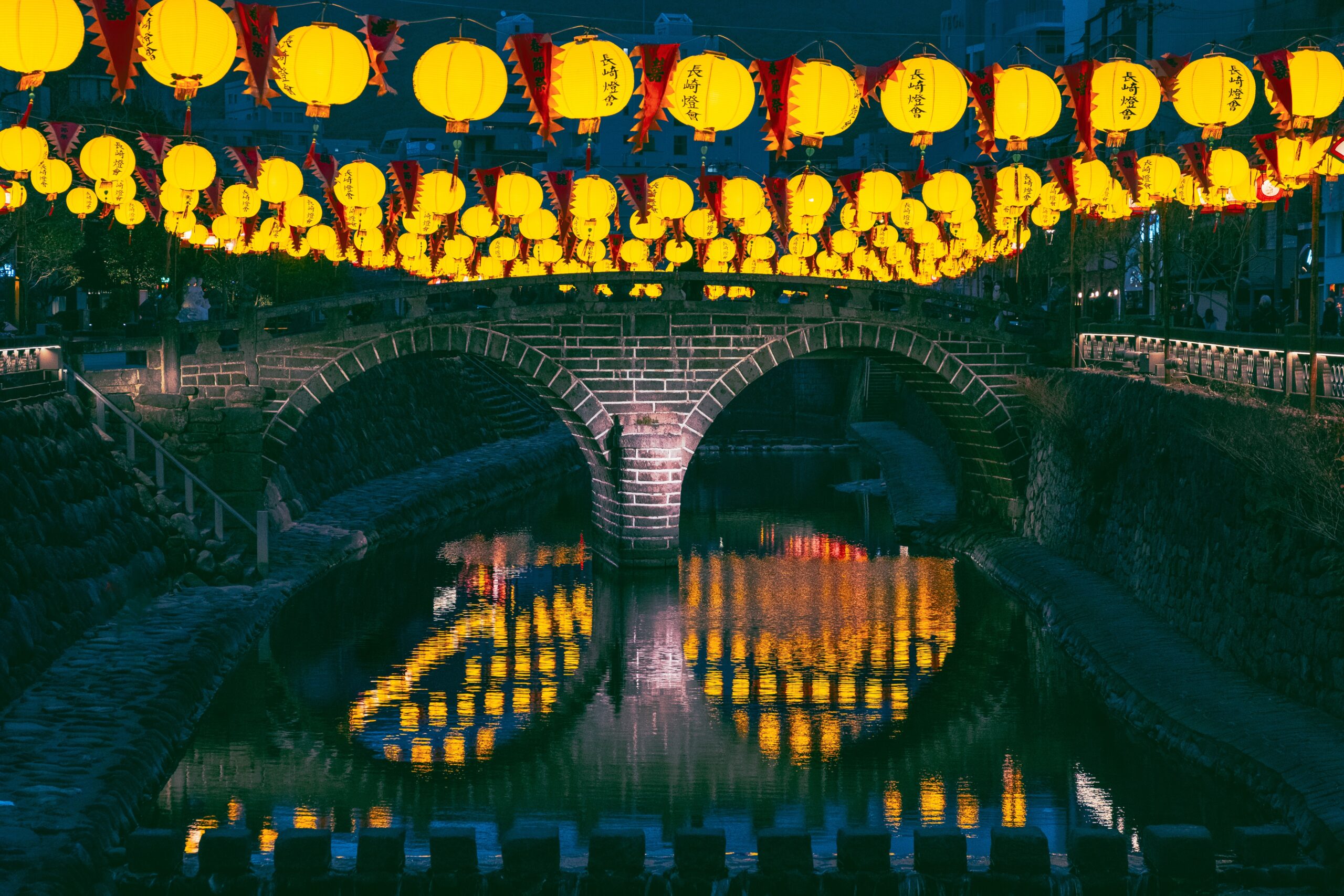 長崎ランタンフェスティバルと眼鏡橋の夜景
